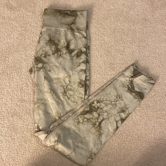 3 leggings. Worn once or twice 3 for $15 or 1 for $5 - Picture 4 of 4